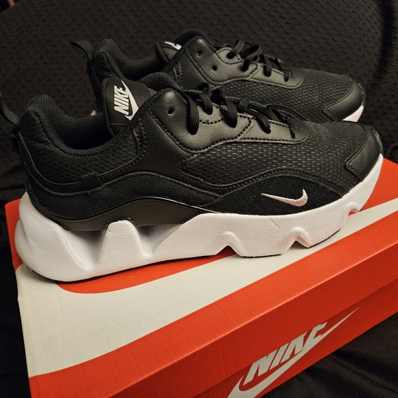 Women's Nike Ryz 365 2 - Picture 2 of 15